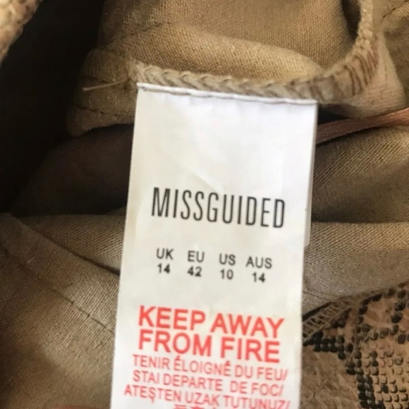 NWOT brown snakeskin print. Size medium - Picture 7 of 8